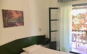 Nikos Apartments